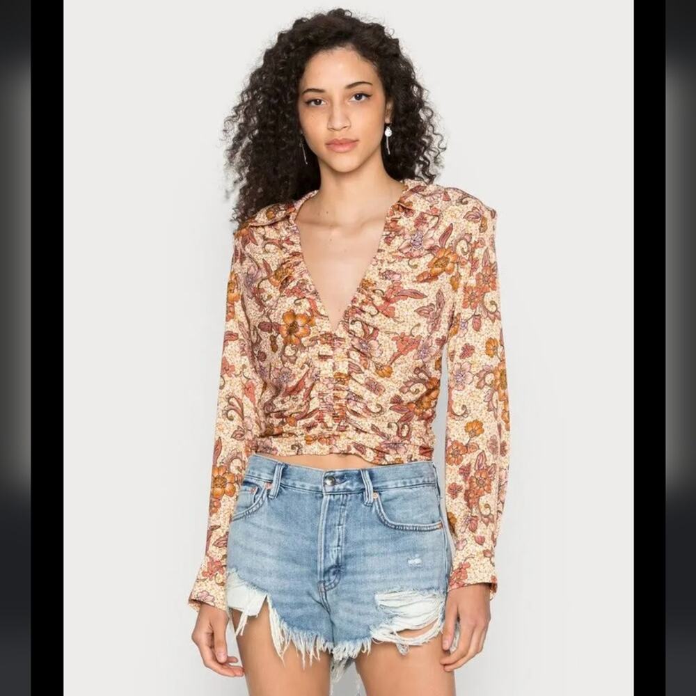 Free People I Got You Cropped Long Sleeve Smocked Floral Top NWT - Picture 6 of 7